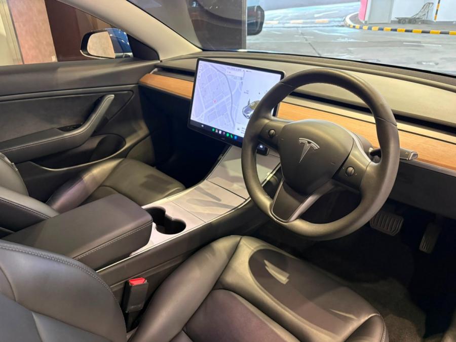 Model 3 Standard Range Plus - Image 3
